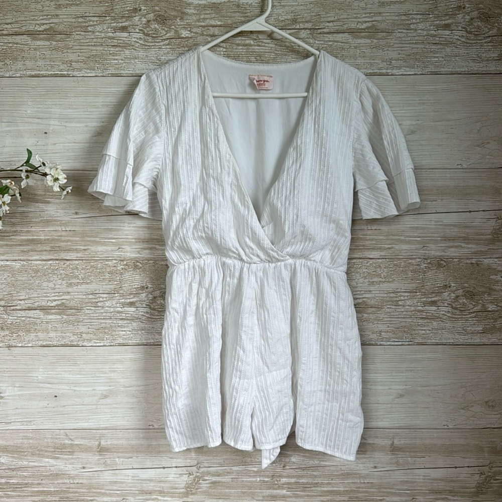 Showpo. White Textured Romper Size 10